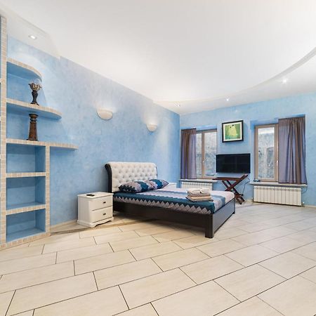 Classical Deribasivska 3-Bedrooms Apartment Odessa Buitenkant foto