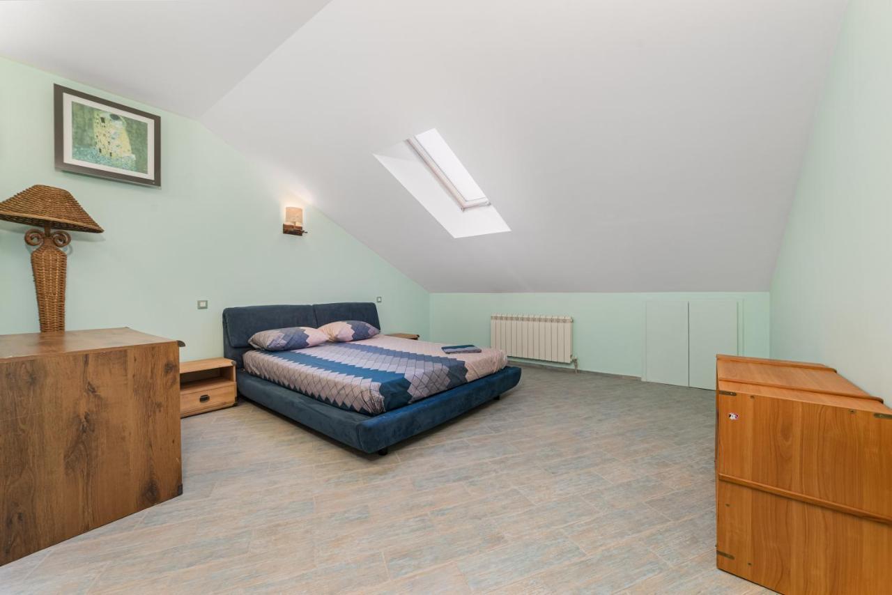 Classical Deribasivska 3-Bedrooms Apartment Odessa Buitenkant foto