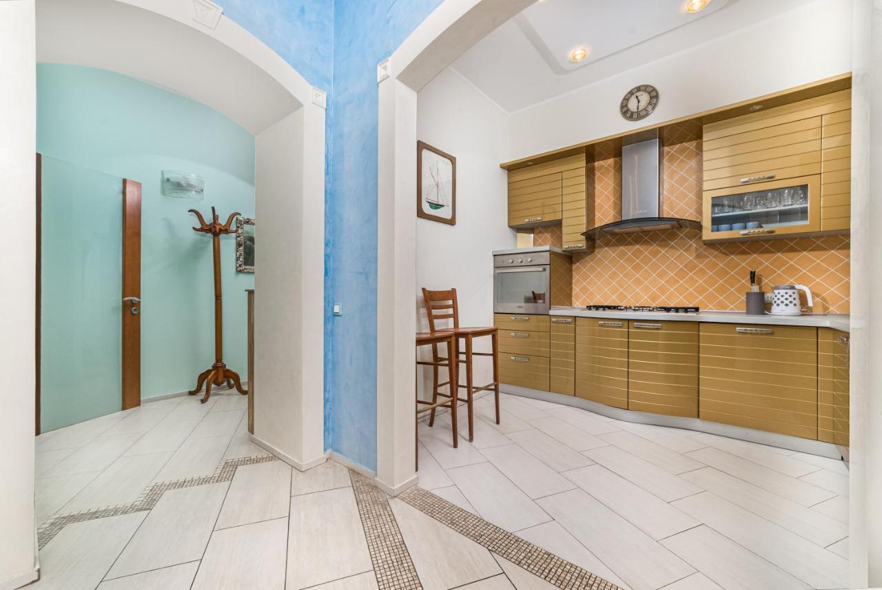Classical Deribasivska 3-Bedrooms Apartment Odessa Buitenkant foto