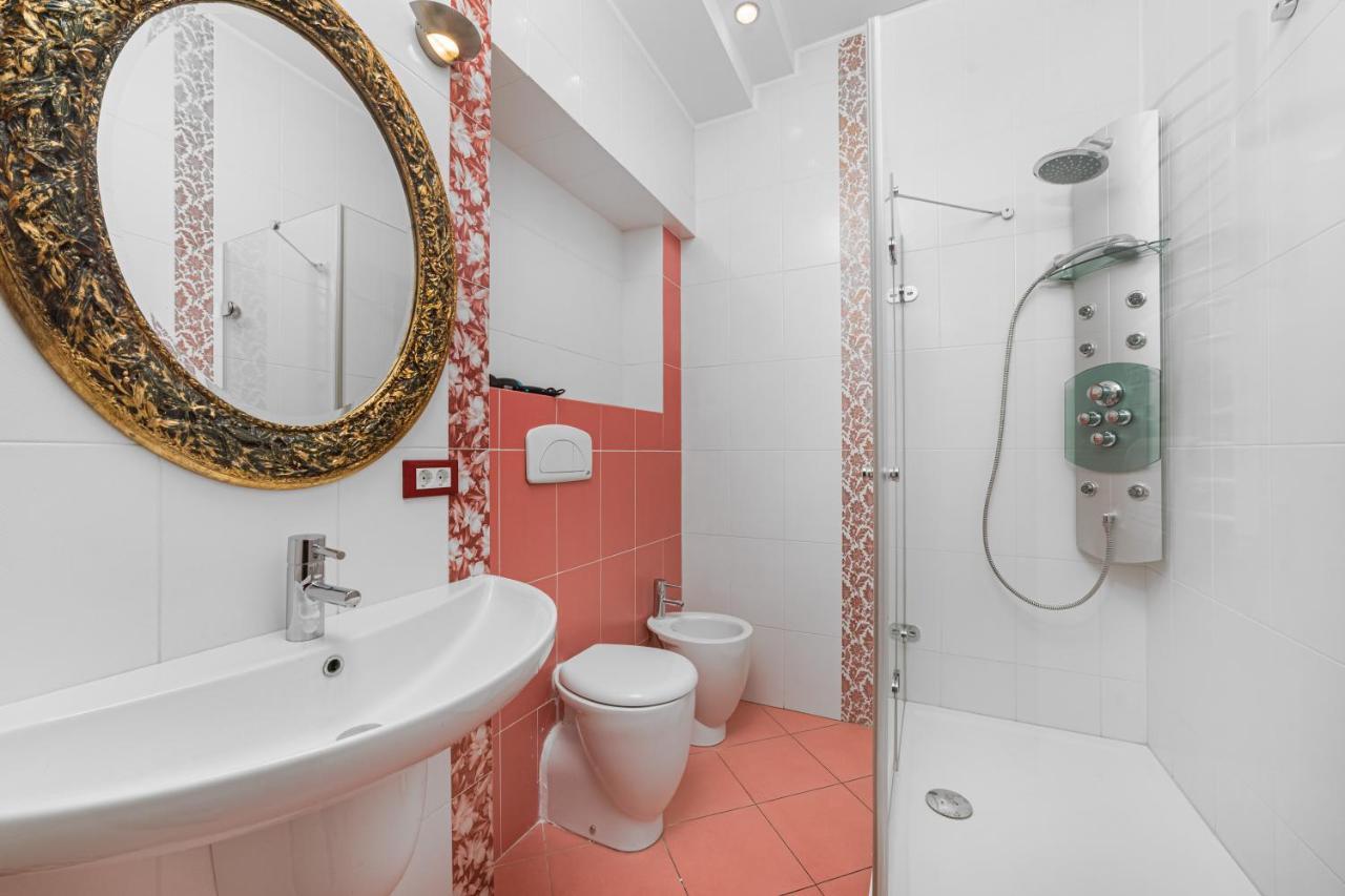Classical Deribasivska 3-Bedrooms Apartment Odessa Buitenkant foto